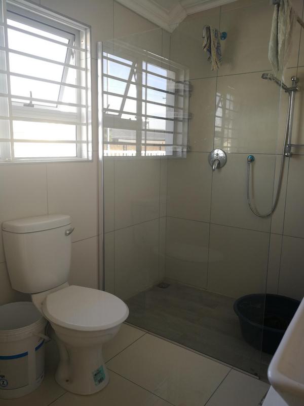 2 Bedroom Property for Sale in Peerless Park East Western Cape